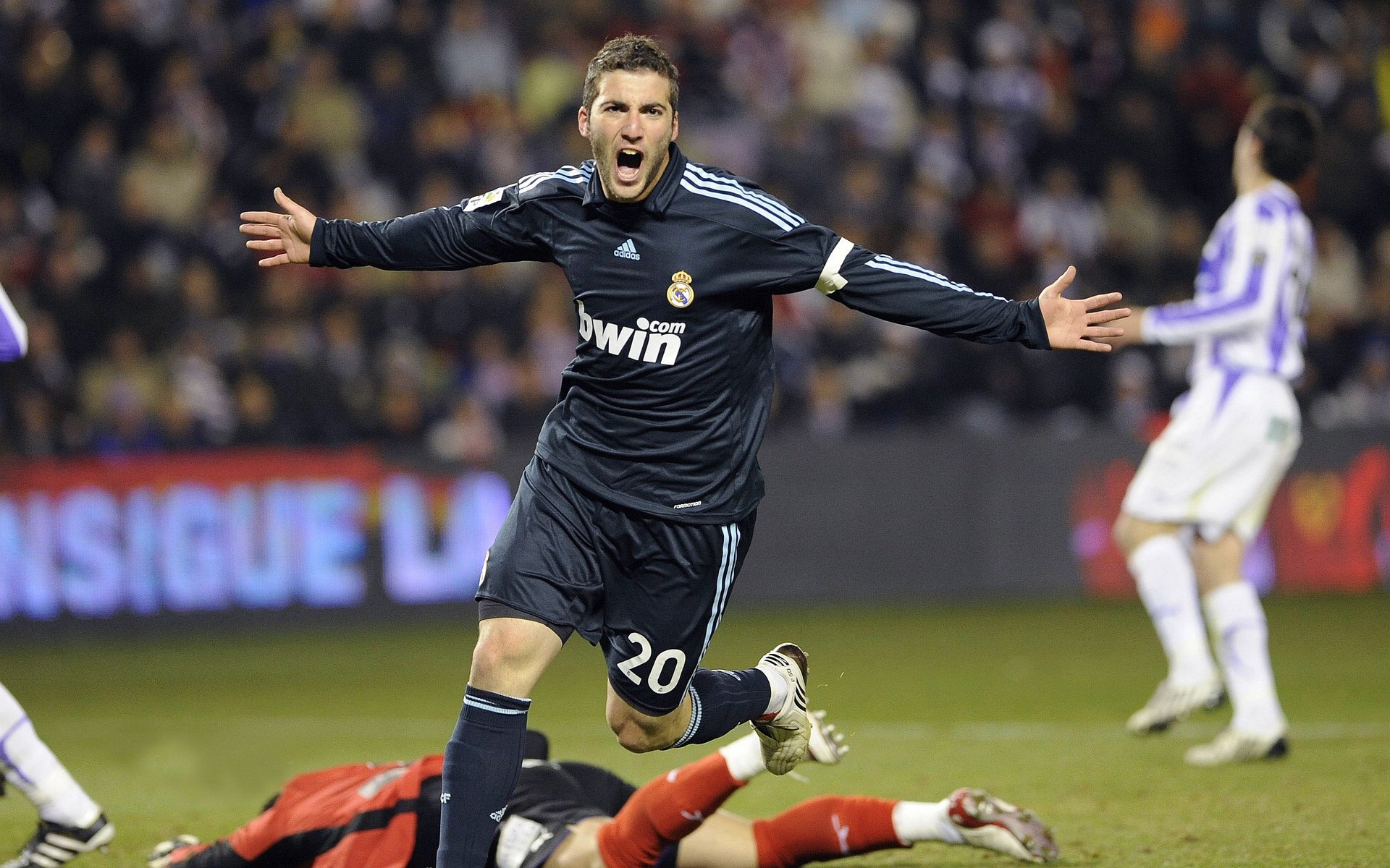 世界田径赛事成绩不断刷新